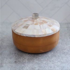 Mela Artisans Concha Round Box Popsugar Must Have Box Mother of Pearl